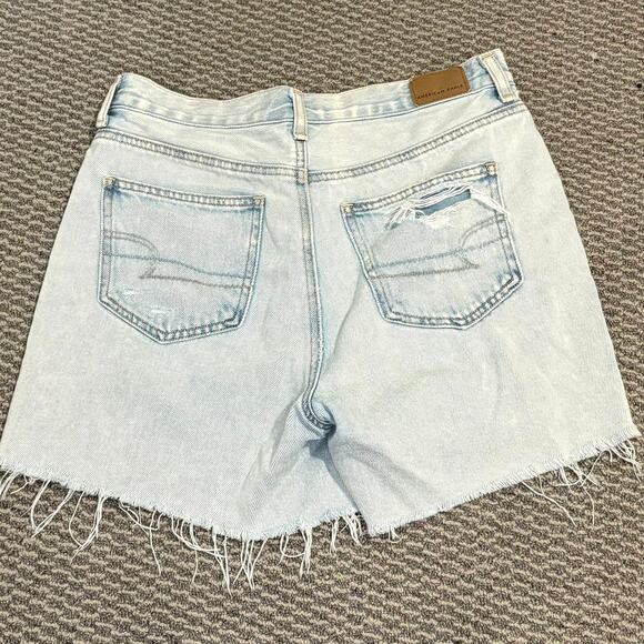 American Eagle High-Waisted Ripped Denim Mom Short - Picture 4 of 5